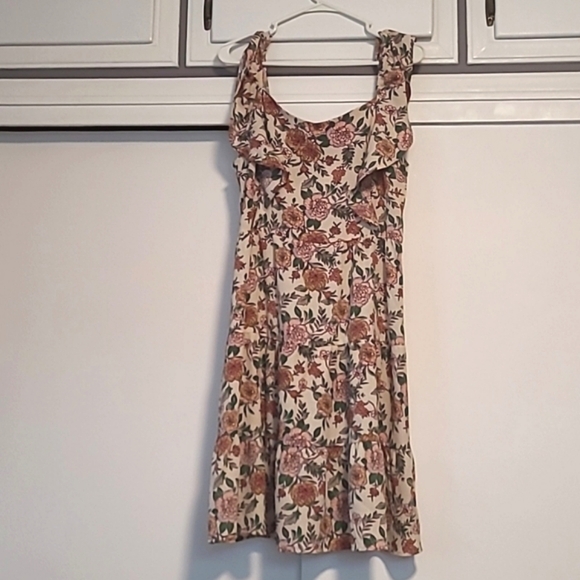 NWT Floral Dress - Picture 2 of 4